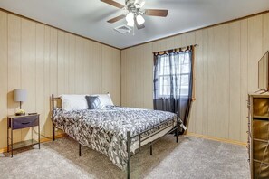 3 bedrooms, desk, iron/ironing board, travel cot