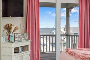 5 bedrooms, iron/ironing board, WiFi, bed sheets - Anna Maria Island of Palms - HotTub,Pool,Poker,Games and more (ANNA MARIA)