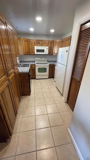 電子レンジ、オーブン、コンロ、食器洗い機