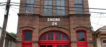 Historic Firehouse in the French Quarter! Stay with family and friends!