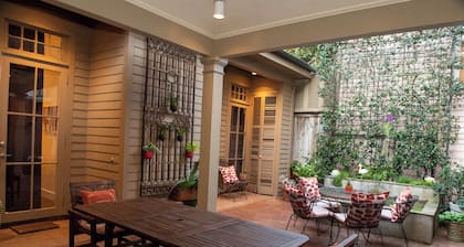 Historic Firehouse in the French Quarter! Stay with family and friends!