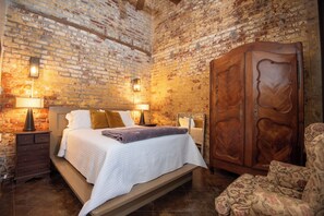 7 habitaciones, tabla de planchar con plancha, wifi y ropa de cama 