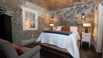 7 bedrooms, iron/ironing board, WiFi, bed sheets