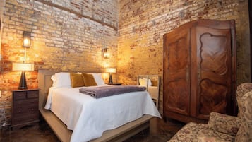 1 habitación, tabla de planchar con plancha, wifi y ropa de cama