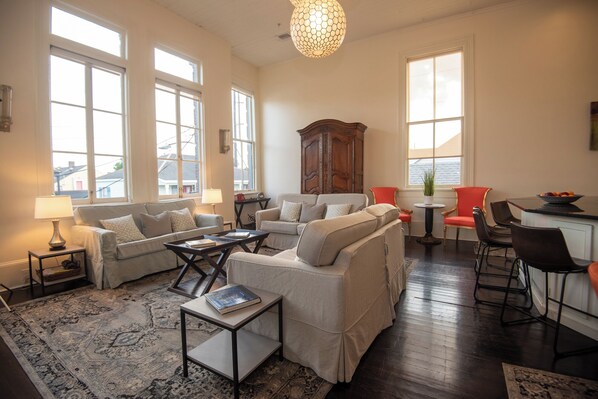 Télévision, médiathèque, chaîne hi-fi