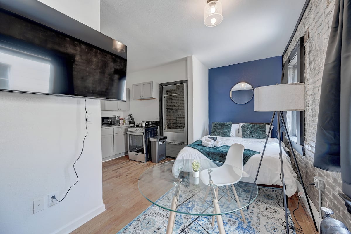 Skrivebord, skrivebord for bærbar PC og strykejern/-brett