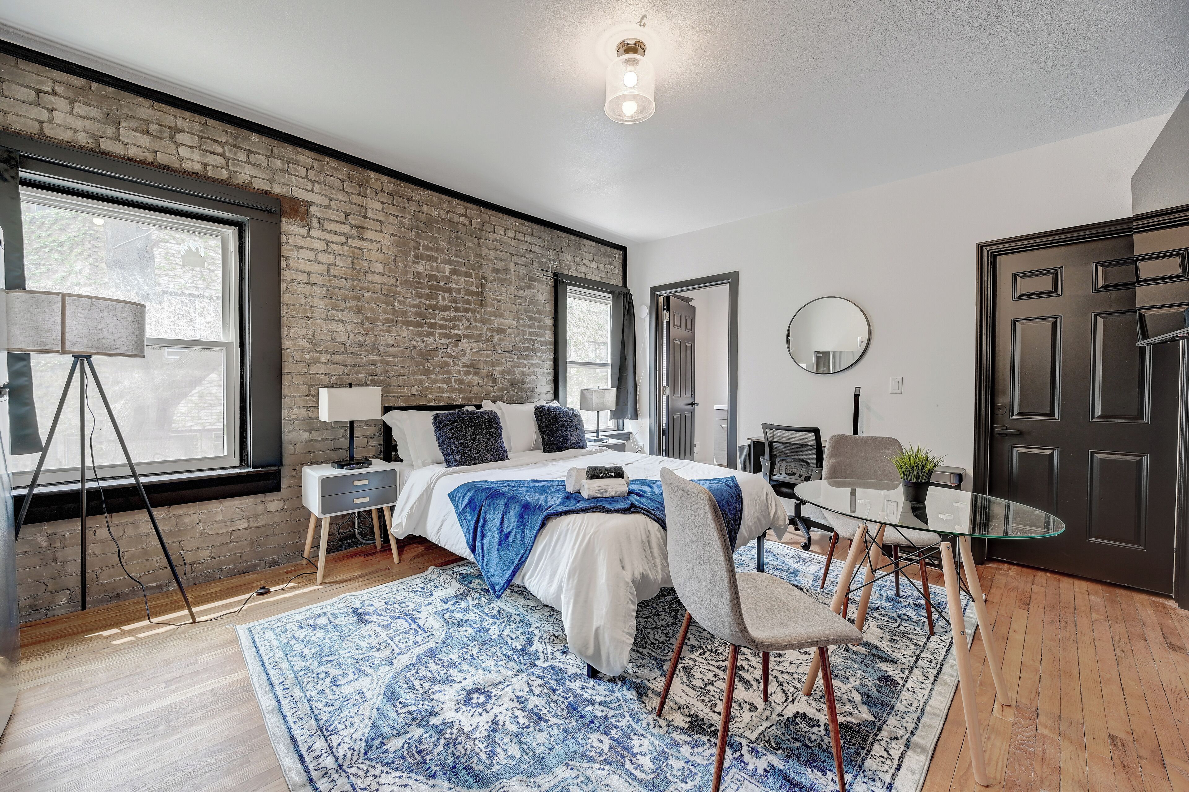 โต๊ะทำงาน, พื้นที่ทำงานแบบใช้แล็ปท็อป, เตารีด/โต๊ะรีดผ้า, Wi-Fi ฟรี