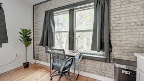 Desk, laptop workspace, iron/ironing board, free WiFi - ROVE LIVING/KB - Prospect (Milwaukee)