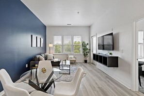 Exclusive-lejlighed - 1 soveværelse - ikke-ryger - balkon | Opholdsområde | 55-tommers smart-tv med digitale kanaler