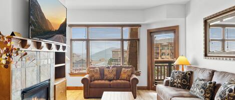 Smart TV, fireplace, DVD player