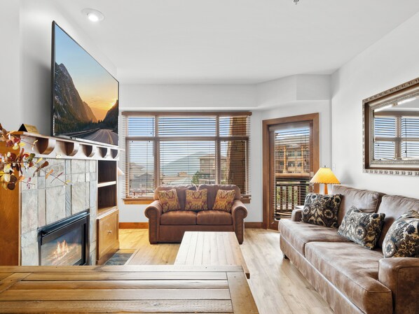 Smart TV, fireplace, DVD player - Sundial B317: Ski-in/Ski-out Cozy 1-BD Condo for 4 at Canyons Village (Park City)