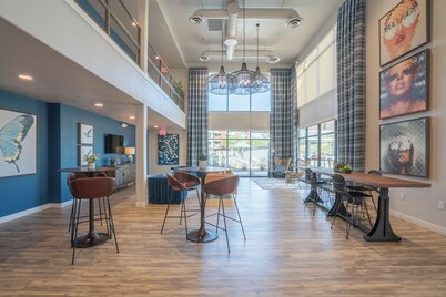 ROVE LIVING/KB - V on Broadway