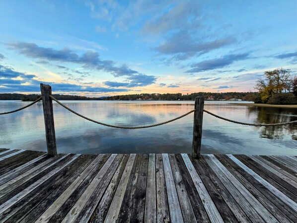 A wooden dock with a rope barrier leading to calm water. - Farr Shores Sunset Bliss (Hot Springs)
