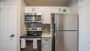 Deluxe-Apartment, 2 Schlafzimmer, Nichtraucher, Küche | Eigene Küche | Großer Kühlschrank, Mikrowelle, Ofen, Geschirrspüler