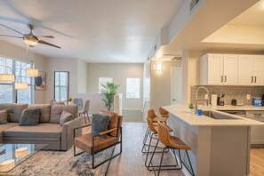 Living area - ROVE LIVING/KB - Lex on Central (Phoenix)