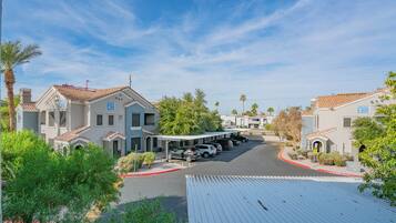 Deluxe Apartment, 2 Bedrooms, Non Smoking, Kitchen | Balcony view