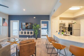 Living area - ROVE LIVING/KB - Lex on Central (Phoenix)