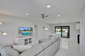 Smart TV - 4-Bedroom home with heated/chilled saltwater pool and jacuzzi in Delray beach.  (Delray Beach)