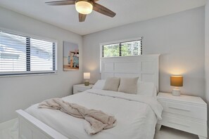 4 chambres, fer et planche à repasser, lit de bébé portatif, Wi-Fi