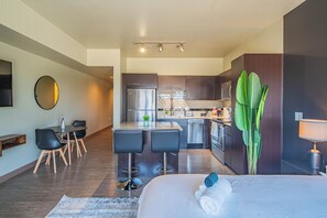Luxury-Studio, 1 Queen-Bett, Nichtraucher, Küche | Wohnbereich