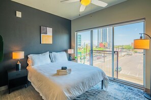 Luxury Studio, 1 Queen Bed, Non Smoking, Kitchen | Desk, laptop workspace, iron/ironing board, free WiFi - KB - Proxy 333 (Phoenix)