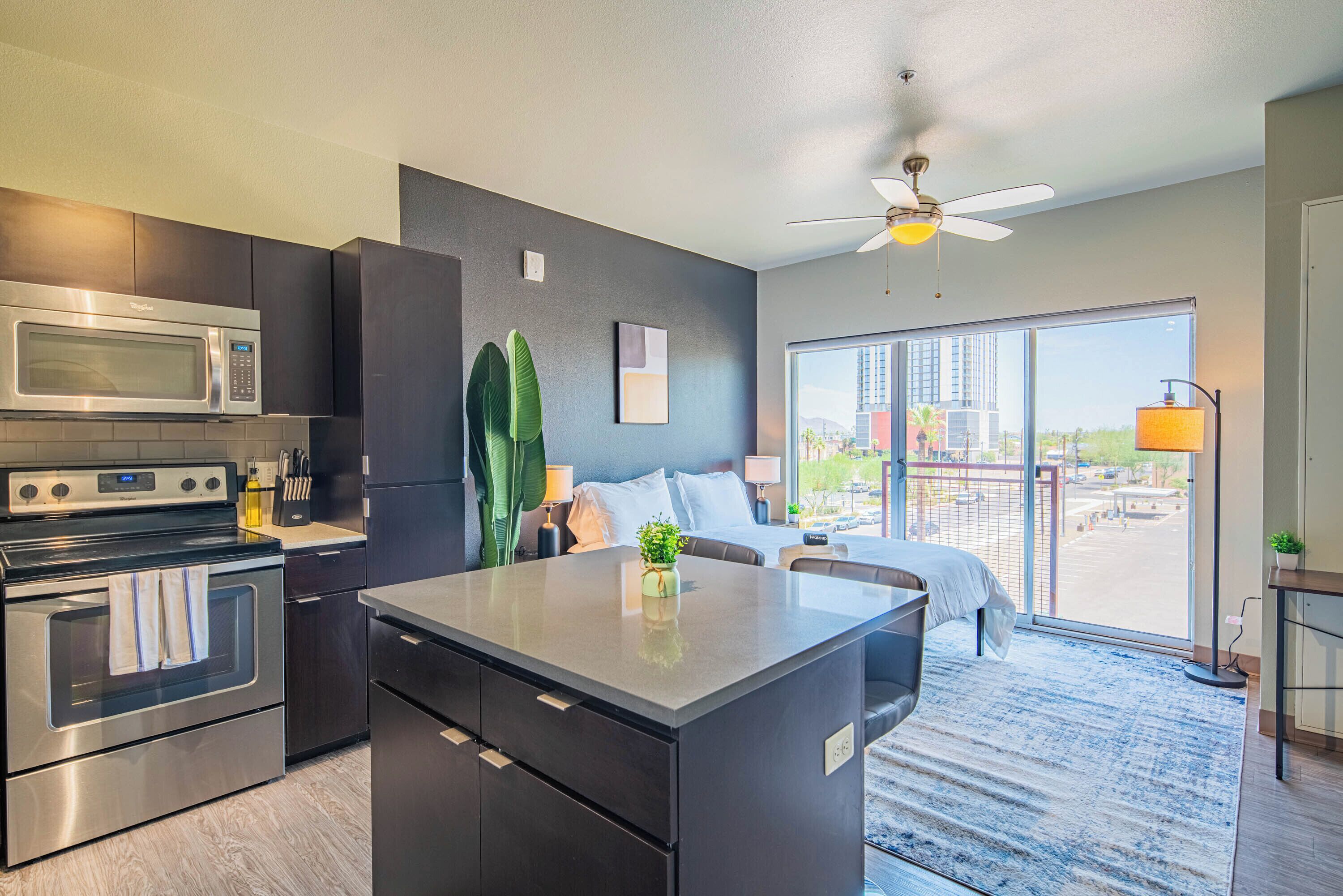 Luxury Studio, 1 Queen Bed, Non Smoking, Kitchen | Private kitchen | Fridge, microwave, oven, stovetop