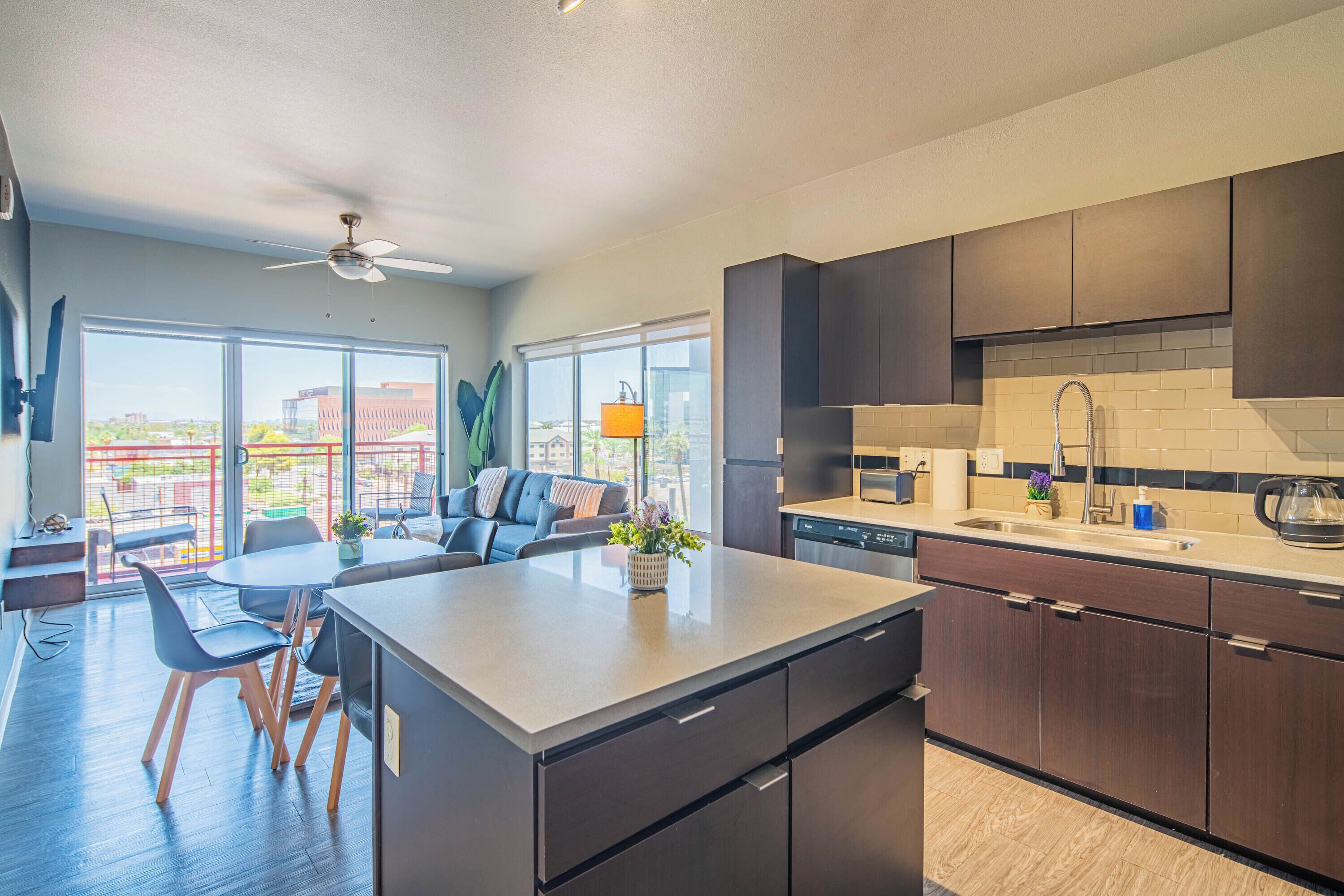 Superior Apartment, 2 Bedrooms, Non Smoking, Balcony | Private kitchen | Fridge, microwave, oven, stovetop