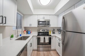 익스클루시브 아파트, 침실 2개, 냉장고 | 전용 주방 | 대용량 냉장고, 전자레인지, 오븐, 쿡탑