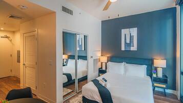 Superior Studio, 1 Queen Bed, Non Smoking, Air conditioning | Desk, laptop workspace, iron/ironing board, free WiFi