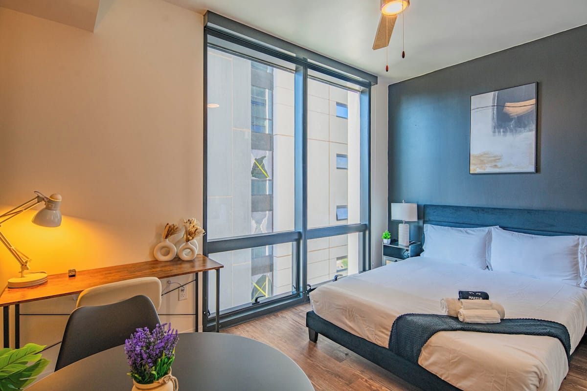 Exclusive Studio, 1 Queen Bed, Non Smoking, Kitchen | 1 bedroom, desk, laptop workspace, iron/ironing board