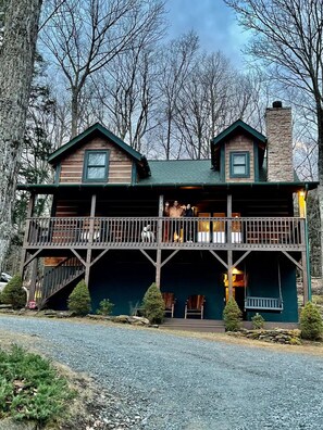Exterior - Charming Family Cabin on Beech Mountain - Dog Friendly (Beech Mountain)