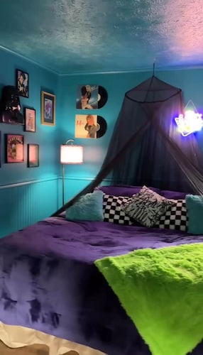 RT 62 Motor Resort 80's Cabin w/Jacuzzi