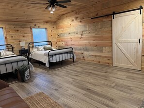 1 bedroom, WiFi, bed sheets - Cozy 1 bedroom, 2 queen beds with sofa couch  lakefront 
Eagle Lake Getaway  (Vicksburg)