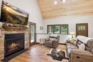 Älytelevisio, takka, videopelejä