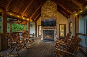 Property grounds - "Beary Playful" – Outdoor Fireplace - Hot Tub - Game Room - Firepit (Gatlinburg)