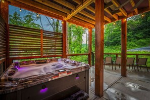 Outdoor spa tub - "Beary Playful" – Outdoor Fireplace - Hot Tub - Game Room - Firepit (Gatlinburg)