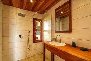 Suite de lujo, vistas al mar | Baño