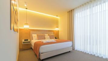 Deluxe Suite | 1 bedroom, in-room safe, desk, laptop workspace