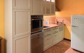 Réfrigérateur, four, plaque de cuisson, lave-vaisselle