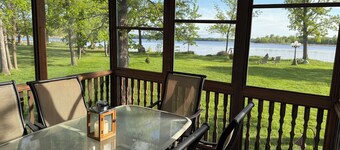Classically Charming, Quiet Lakeside Cabin less than 2 hours from the Cities