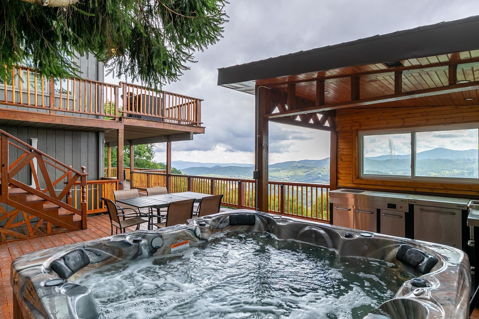 屋外ダイニングエリア