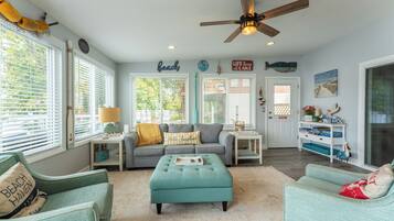 Smart TV, fireplace, stereo