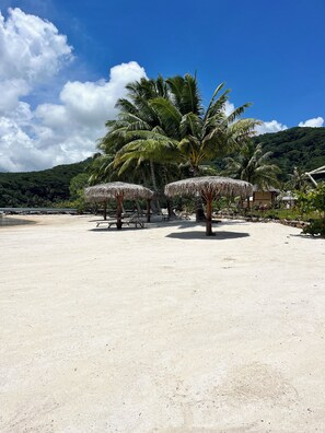 Spiaggia privata, sabbia bianca, cabine da spiaggia gratuite