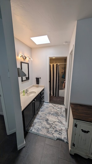 Hair dryer, bidet, towels, soap - Charming 2-bedroom condo in delightful downtown Prescott with AC and parking! (Prescott)