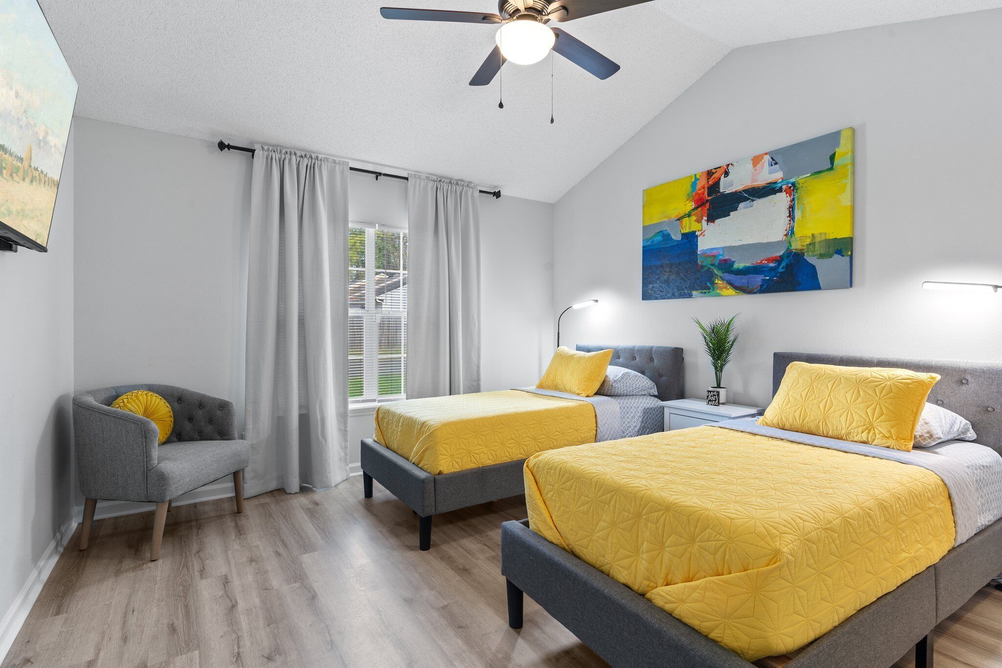 2 室のベッドルーム、デスク、アイロン / アイロン台、WiFi (無料)