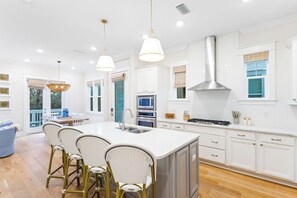 Fridge, microwave, oven, stovetop - OnHoliday30A by Stay on 30a (Inlet Beach)