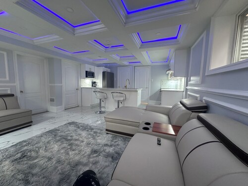 Spacious 2 Bedroom, 1 Bathroom Luxury Apartment