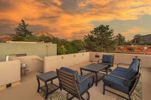 Terrace/patio - Discover Sedona Peaceful Oasis: a serene 3BR retreat with stunning Red Rock views. (Sedona)