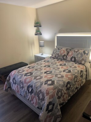 3 soverom, skrivebord, strykejern/-brett og wi-fi