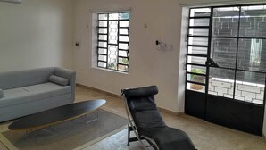 Unclassified image, 4 of 23, button - Contemporary Home & Tiny Home w/pool.  15-minute walk to Merida, Centro (Mérida)